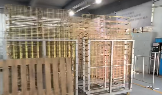 Bàn làm việc ống công nghiệp làm từ ống hợp kim nhôm với kệ tùy chỉnh có thể tháo rời được thiết kế cho các ứng dụng tải nặng